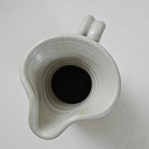 WILLIAMSBURG POTTERY Vintage Hand-Carved Salt Glaze Pitcher Gray & Cobal… - Picture 3 of 9
